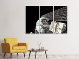 Leinwandbild 3-teilig Astronaut bei der Arbeit