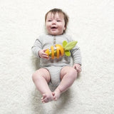Kleine Liebe, die Toy Ball Rattle Carrot weckt
