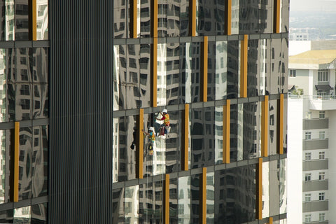 Fototapete Arbeiten am Wolkenkratzer