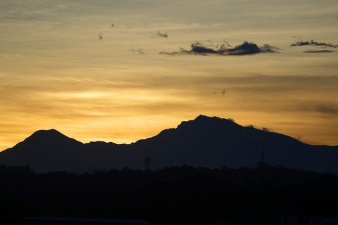 Fototapete Der Sonnenaufgang in den Bergen