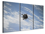 Leinwandbild 3-teilig Ein Satellit über den Wolken